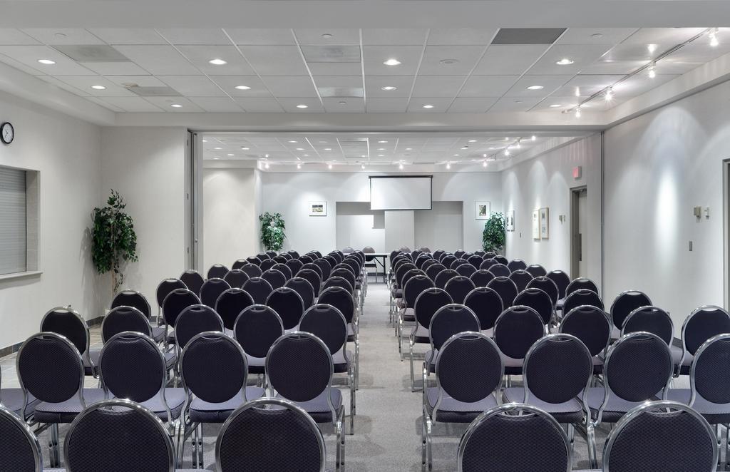 Residence & Conference Centre - Торонто Екстериор снимка